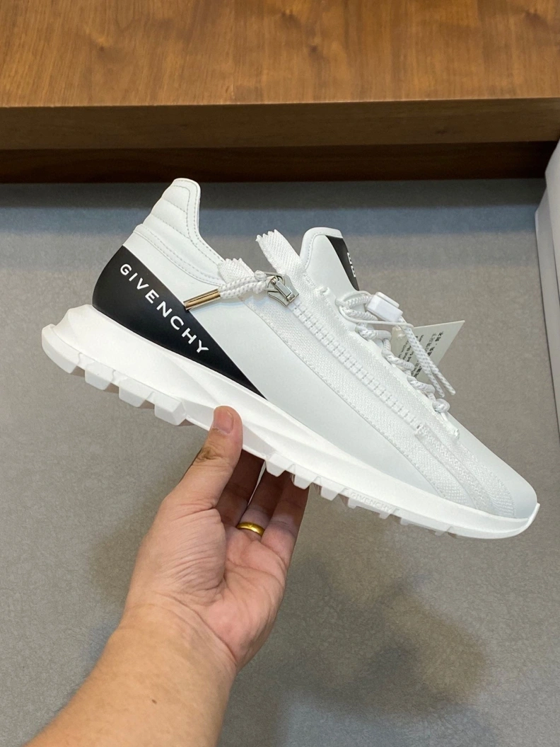 Gxvxnchy Sneakers Sleek 152374