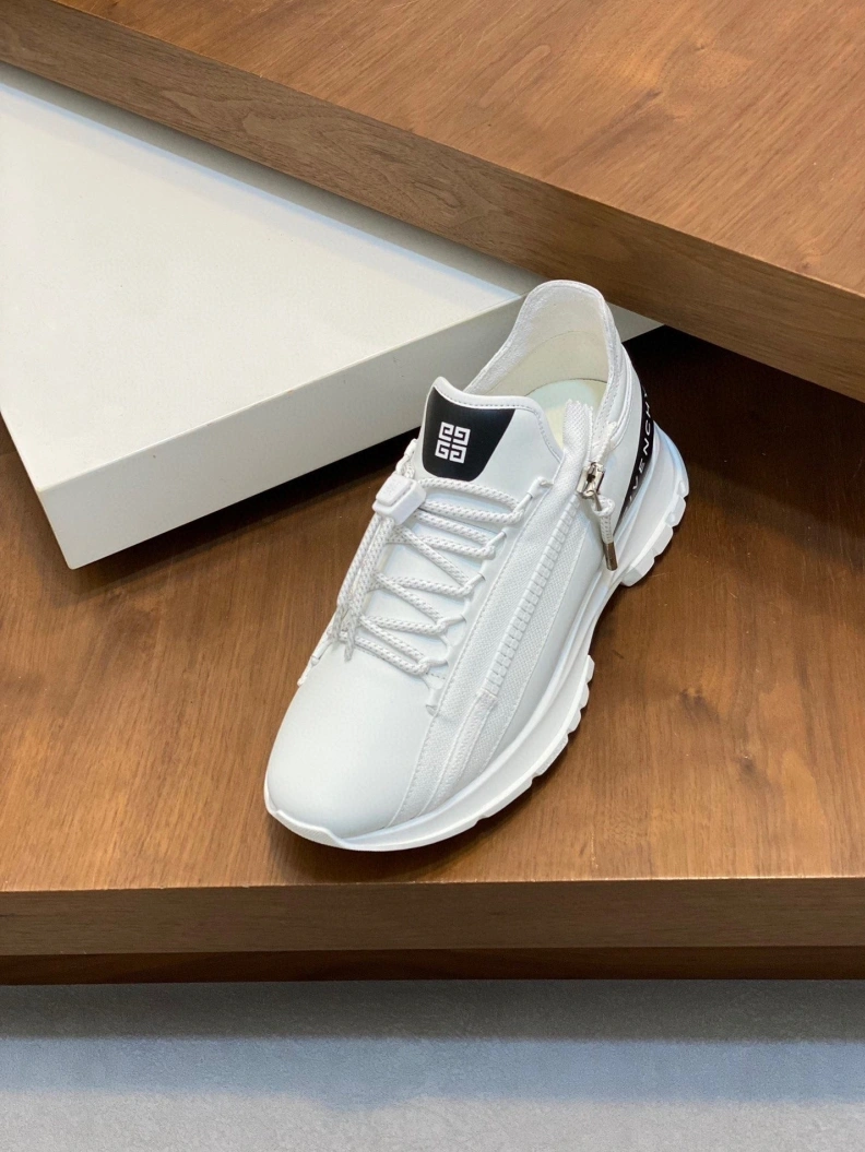 Gxvxnchy Sneakers Sleek 152374