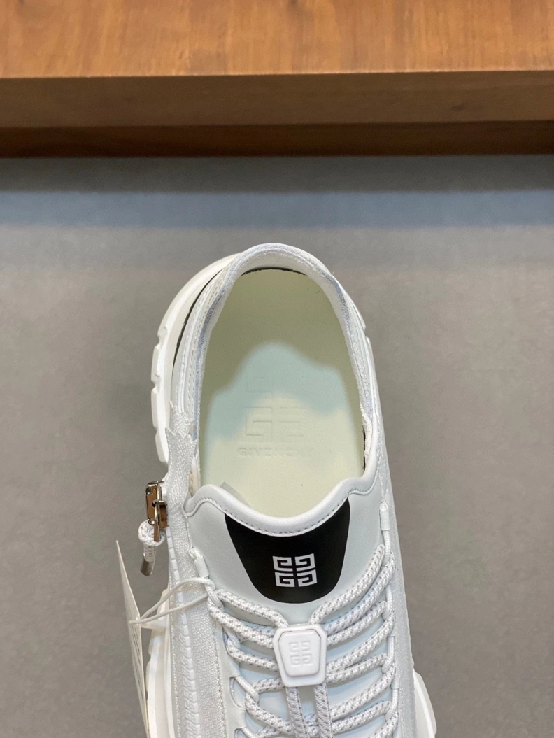 Gxvxnchy Sneakers Sleek 152374