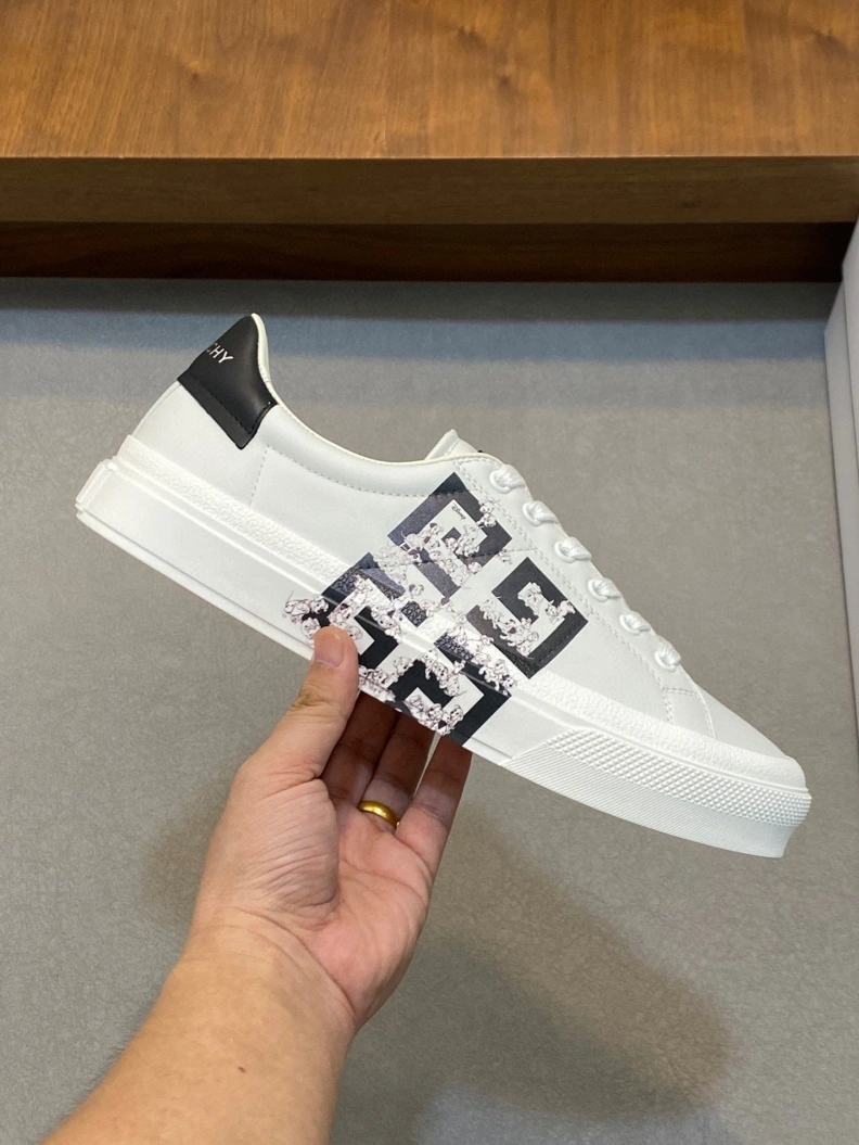 Gxvxnchy Sneakers Elegant 152365