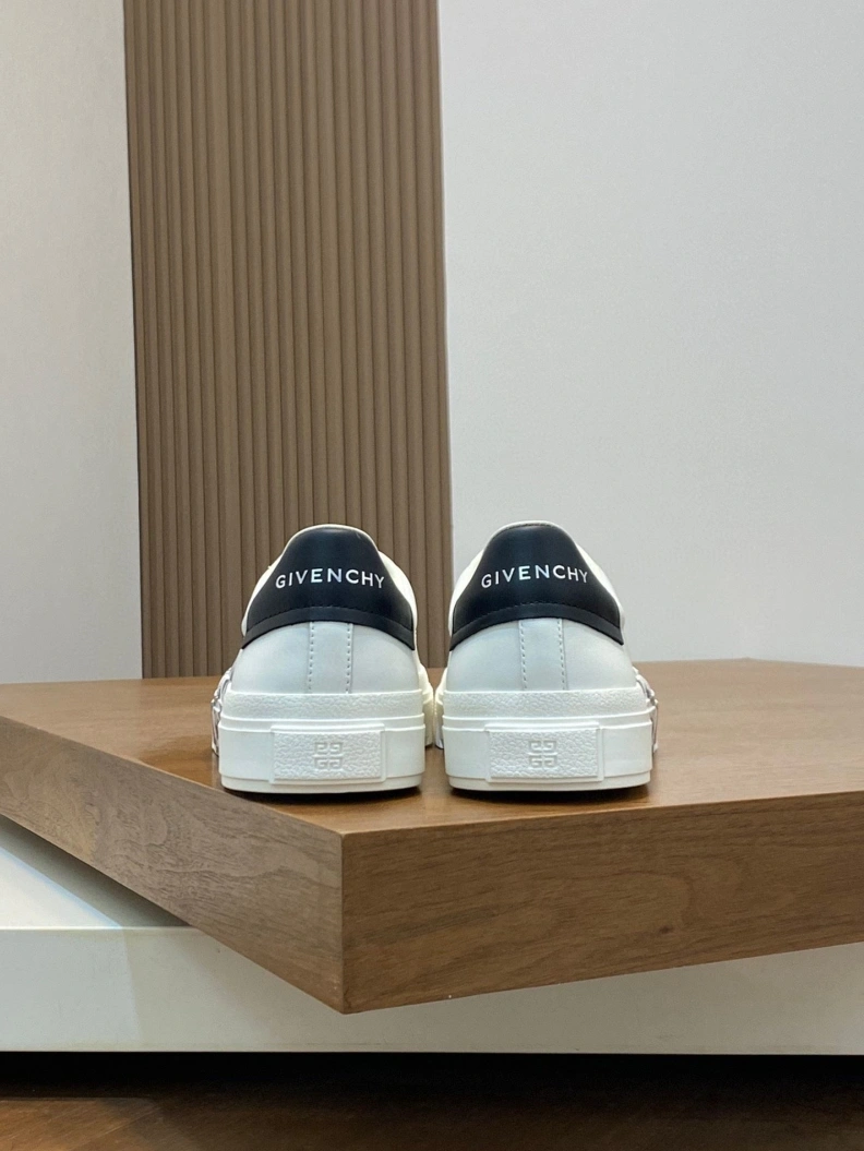 Gxvxnchy Sneakers Elegant 152365