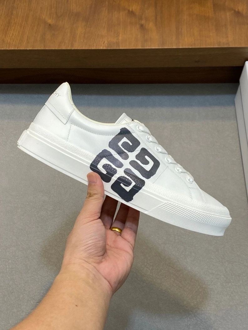 Reliable Gxvxnchy Sneakers 152363