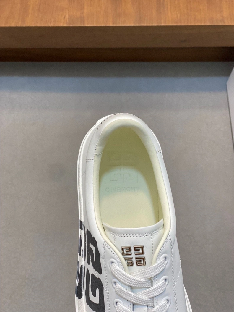 Reliable Gxvxnchy Sneakers 152363