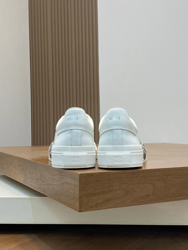 Reliable Gxvxnchy Sneakers 152363