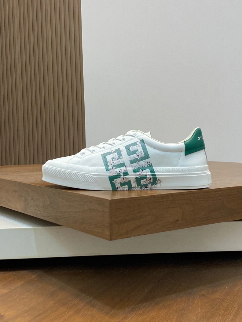 HighQuality Gxvxnchy Sneakers 152364