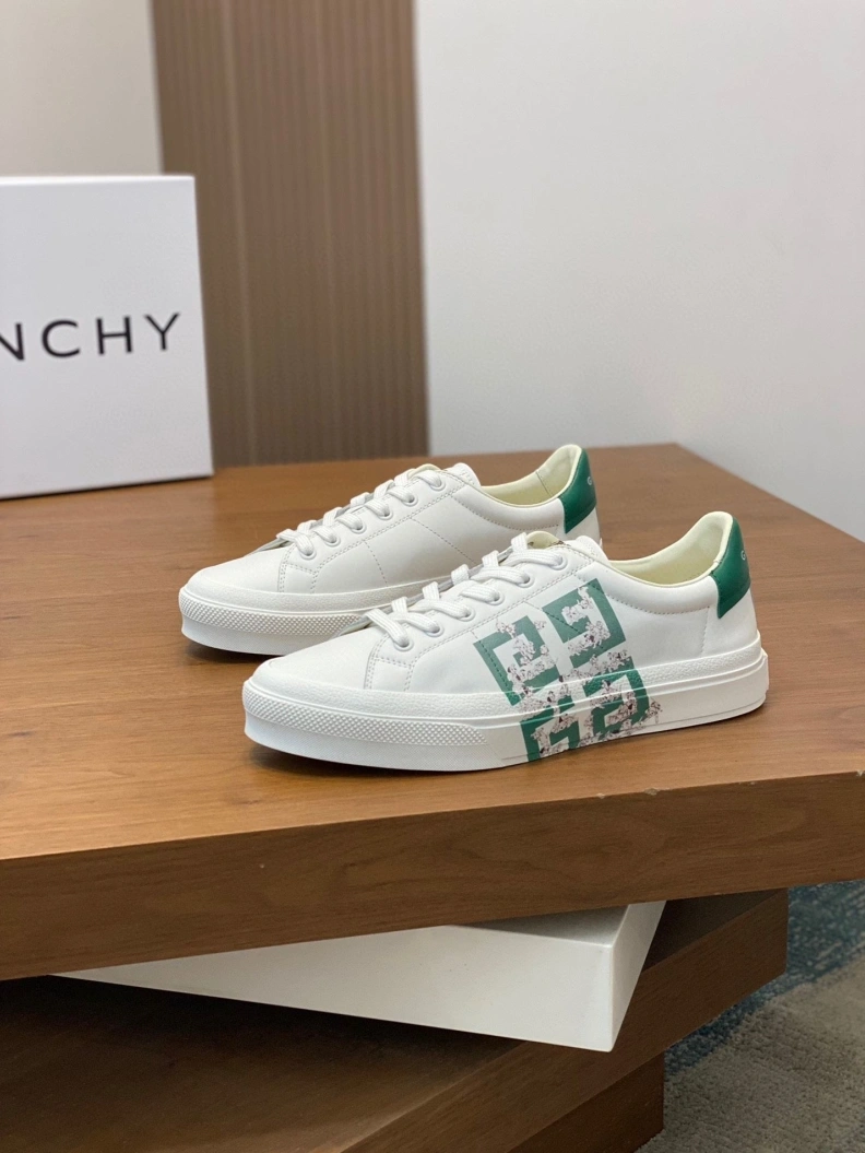 HighQuality Gxvxnchy Sneakers 152364