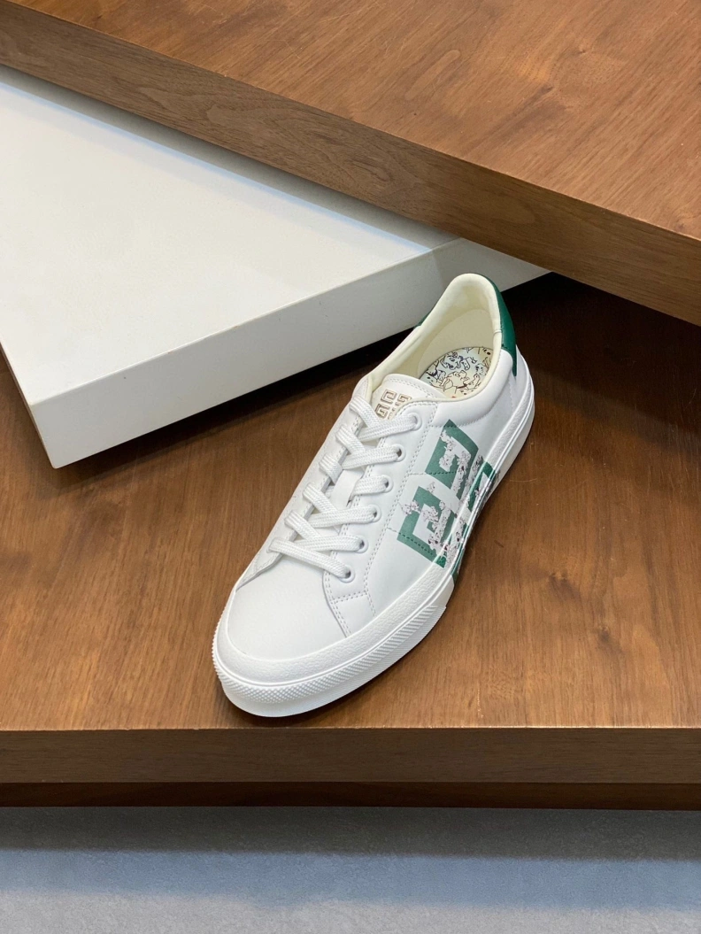 HighQuality Gxvxnchy Sneakers 152364
