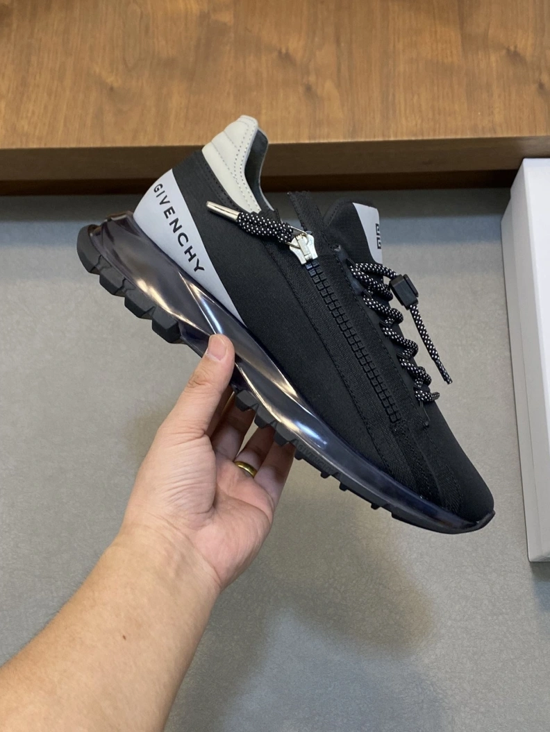 Gxvxnchy Sneakers AllSeason 152361