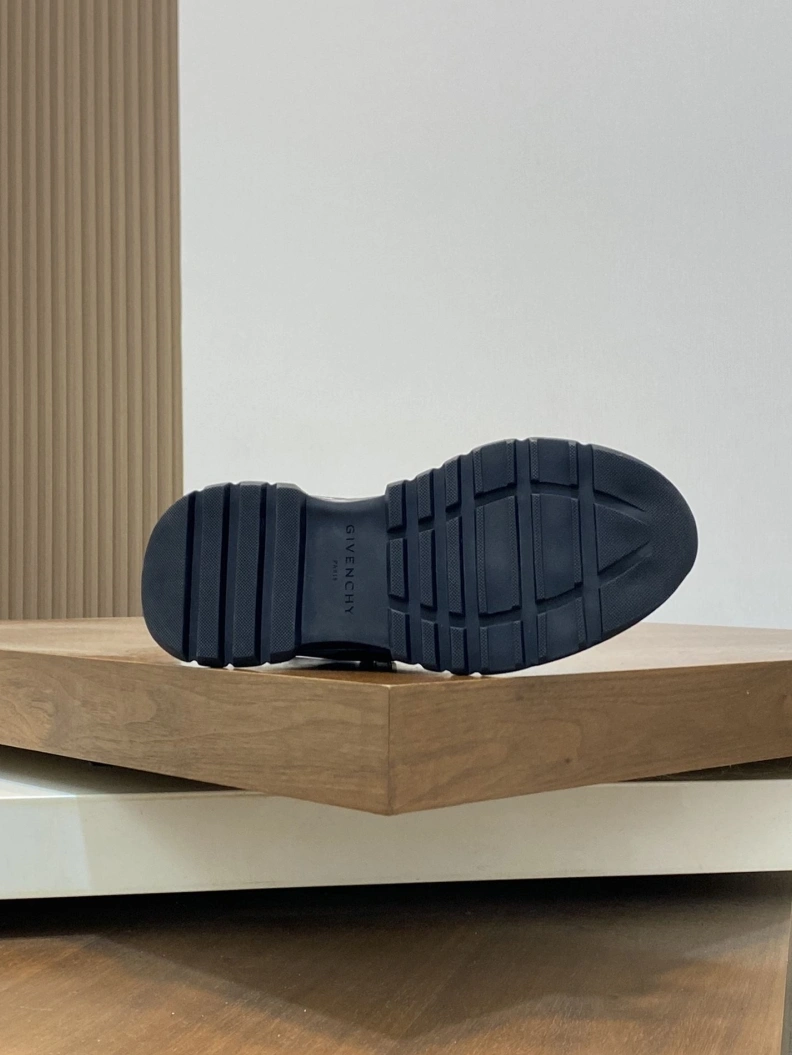 Gxvxnchy Sneakers AllSeason 152361