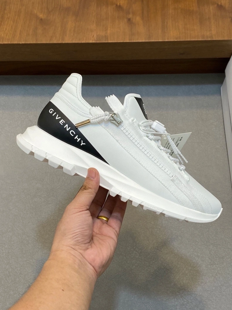 Gxvxnchy Sneakers Elegant 152362