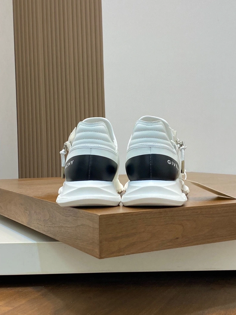 Gxvxnchy Sneakers Elegant 152362
