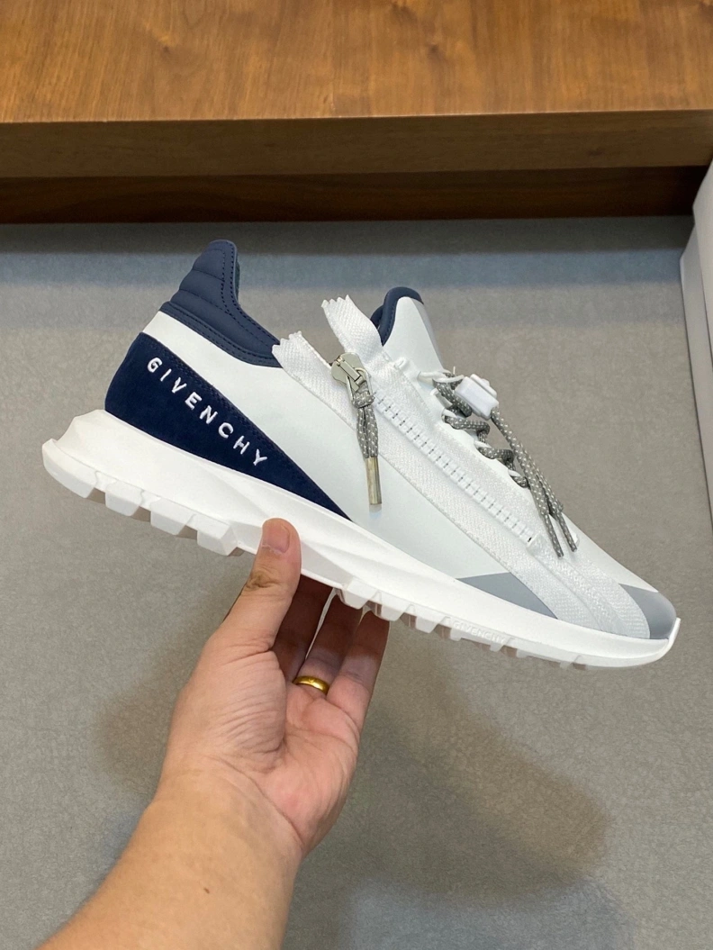 Fashionable Gxvxnchy Sneakers 152359