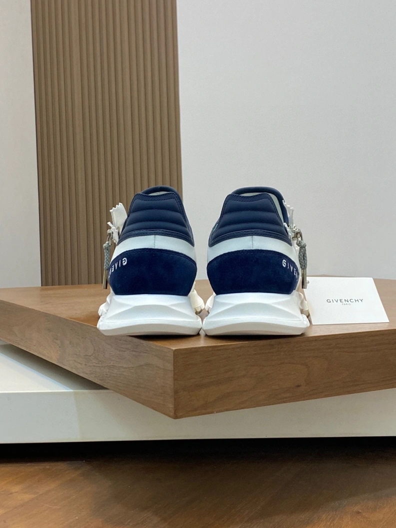 Fashionable Gxvxnchy Sneakers 152359