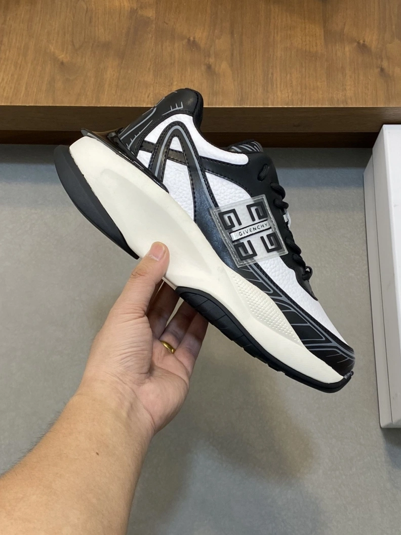 Gxvxnchy Sneakers Stylish 152355