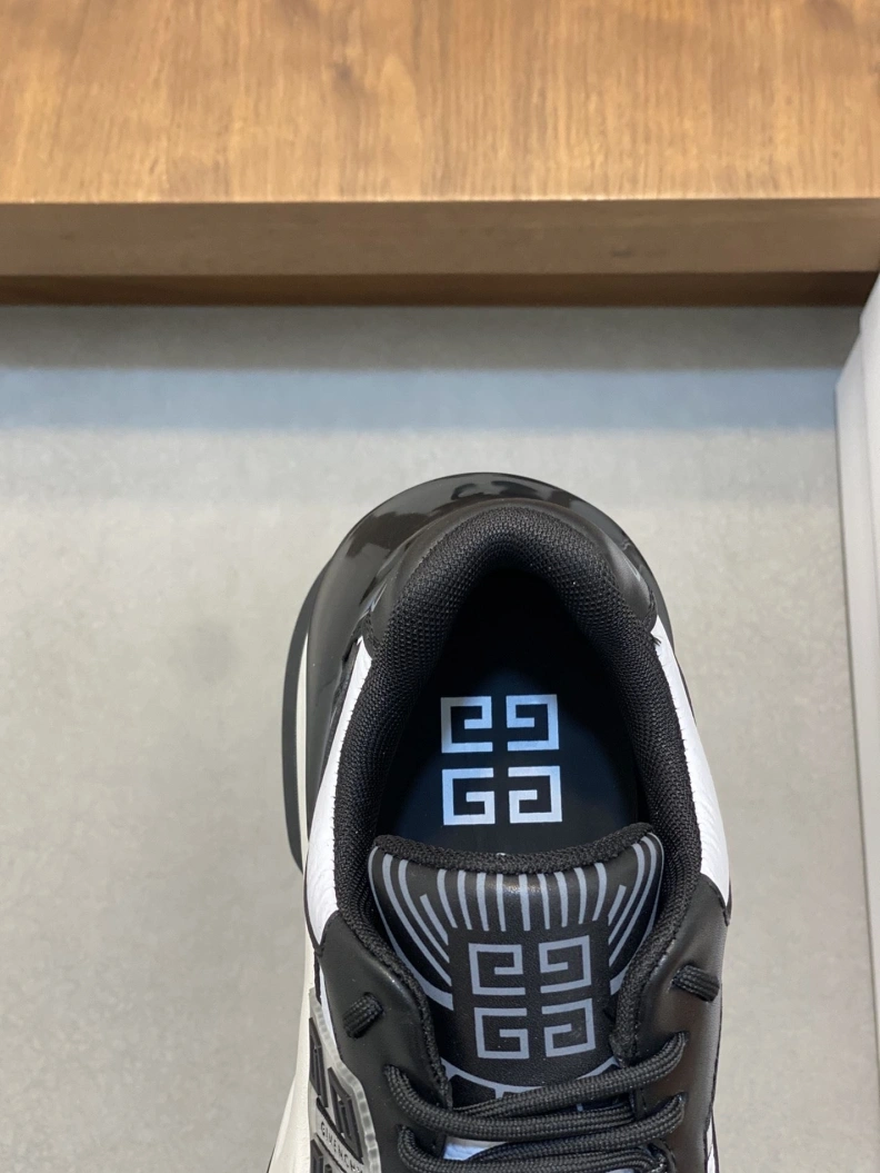 Gxvxnchy Sneakers Stylish 152355
