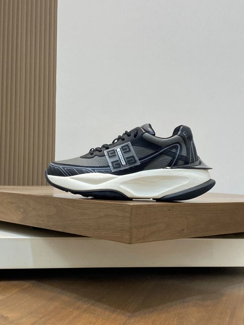 Gxvxnchy Sneakers Sleek 152353