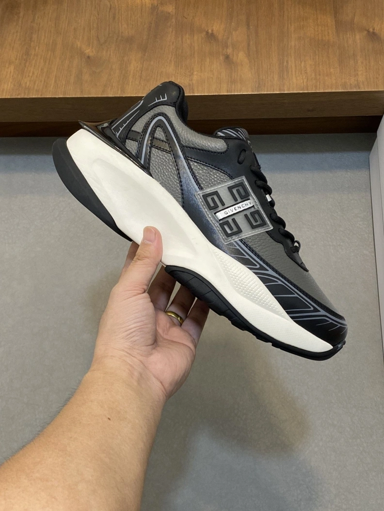 Gxvxnchy Sneakers Sleek 152353