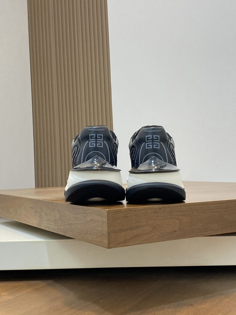 Gxvxnchy Sneakers Sleek 152353