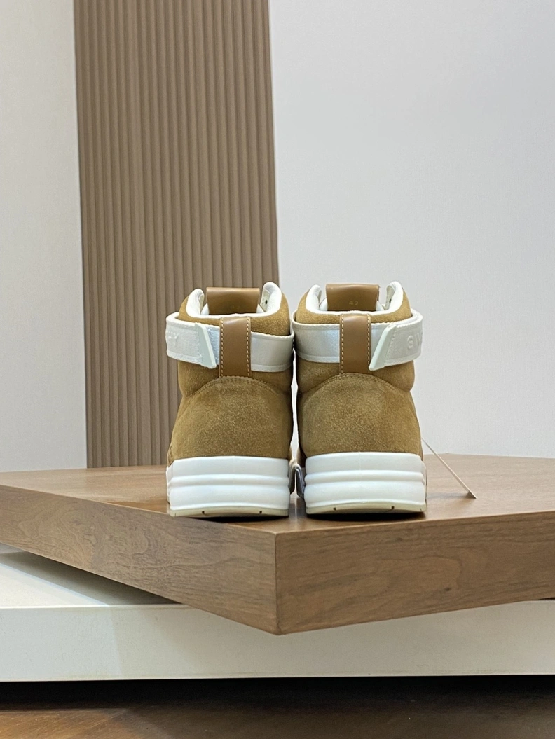 Gxvxnchy Sneakers Compact 152352