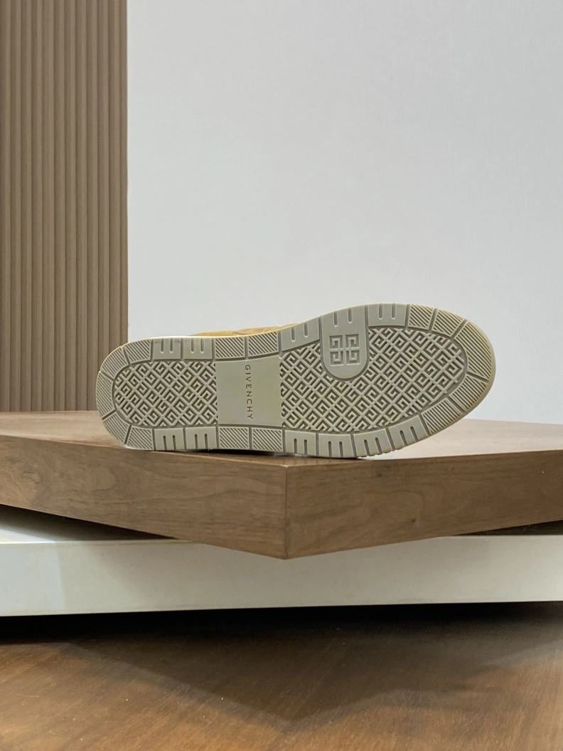 Gxvxnchy Sneakers Compact 152352