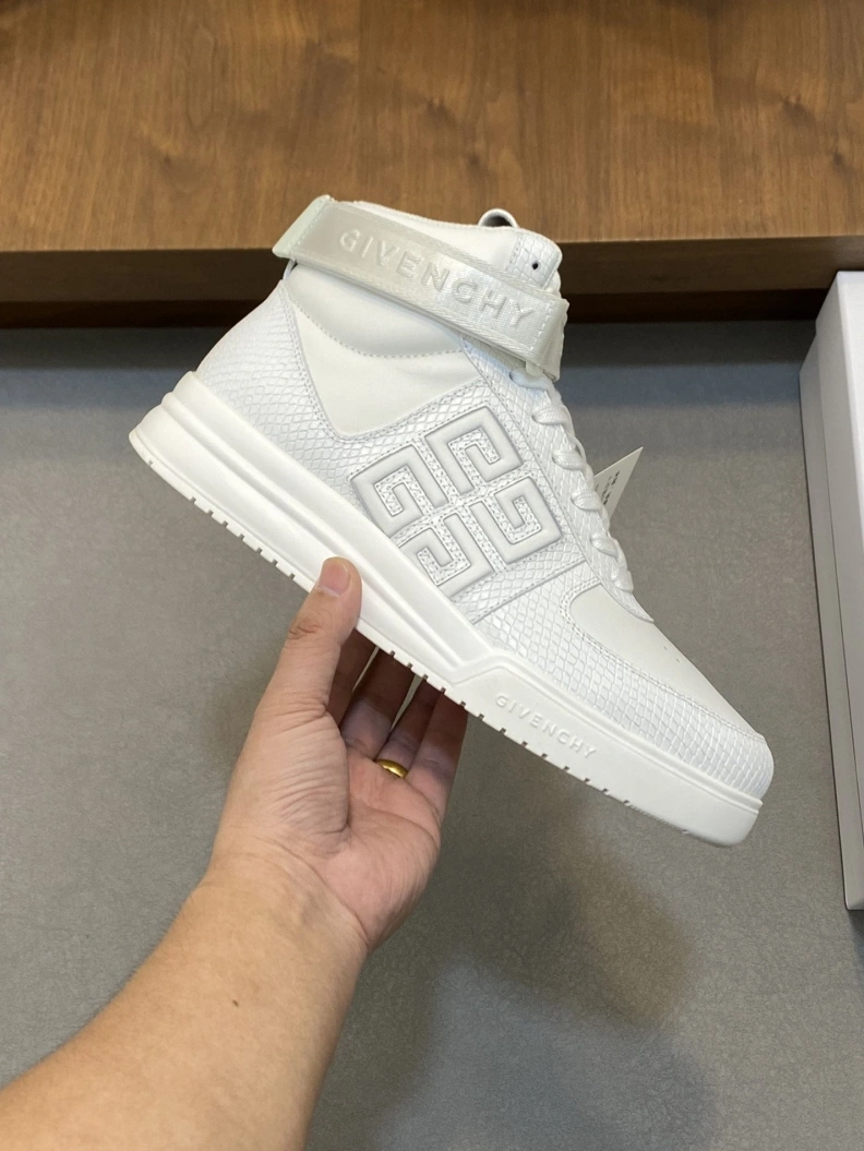 Gxvxnchy Sneakers Unique 152350