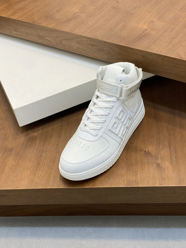 Gxvxnchy Sneakers Unique 152350