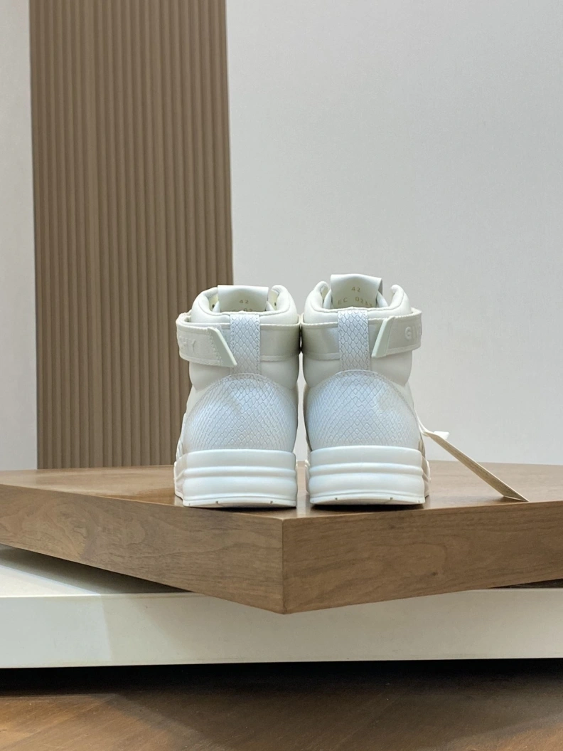 Gxvxnchy Sneakers Unique 152350