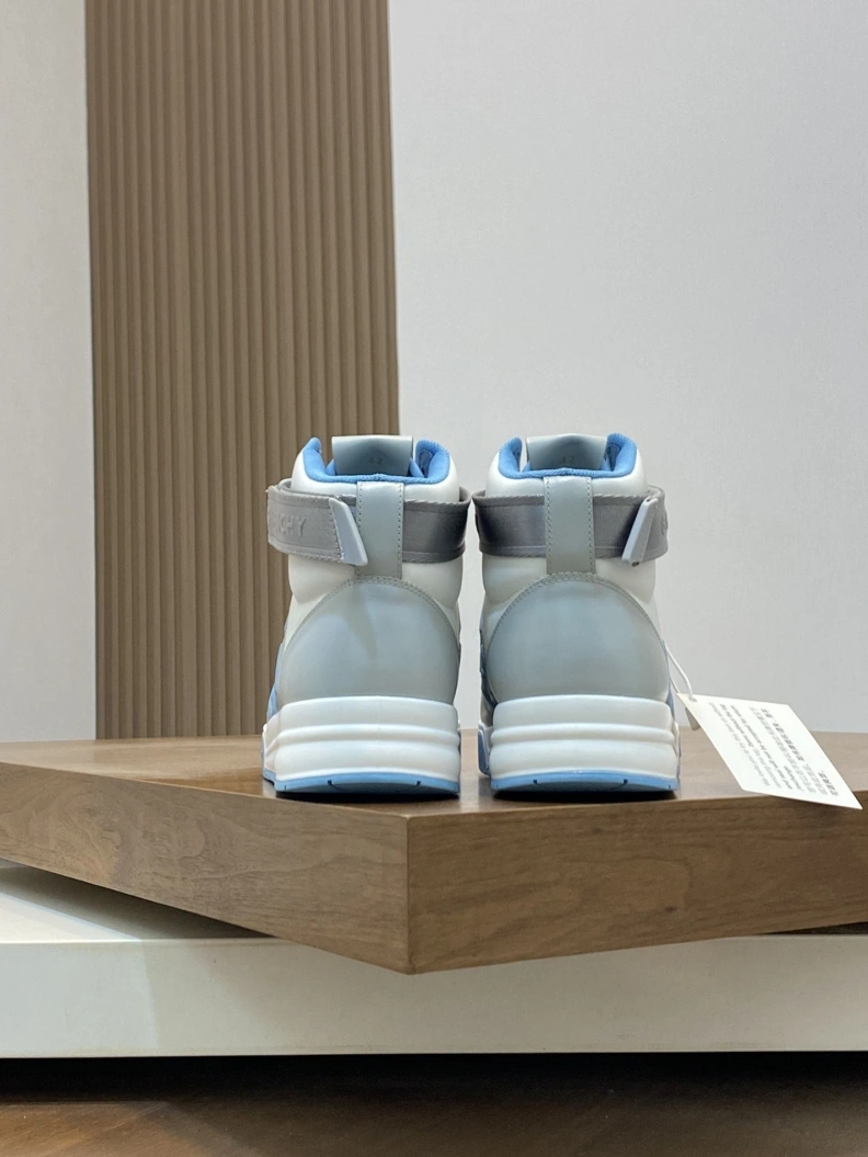 Gxvxnchy Sneakers Elegant 152348