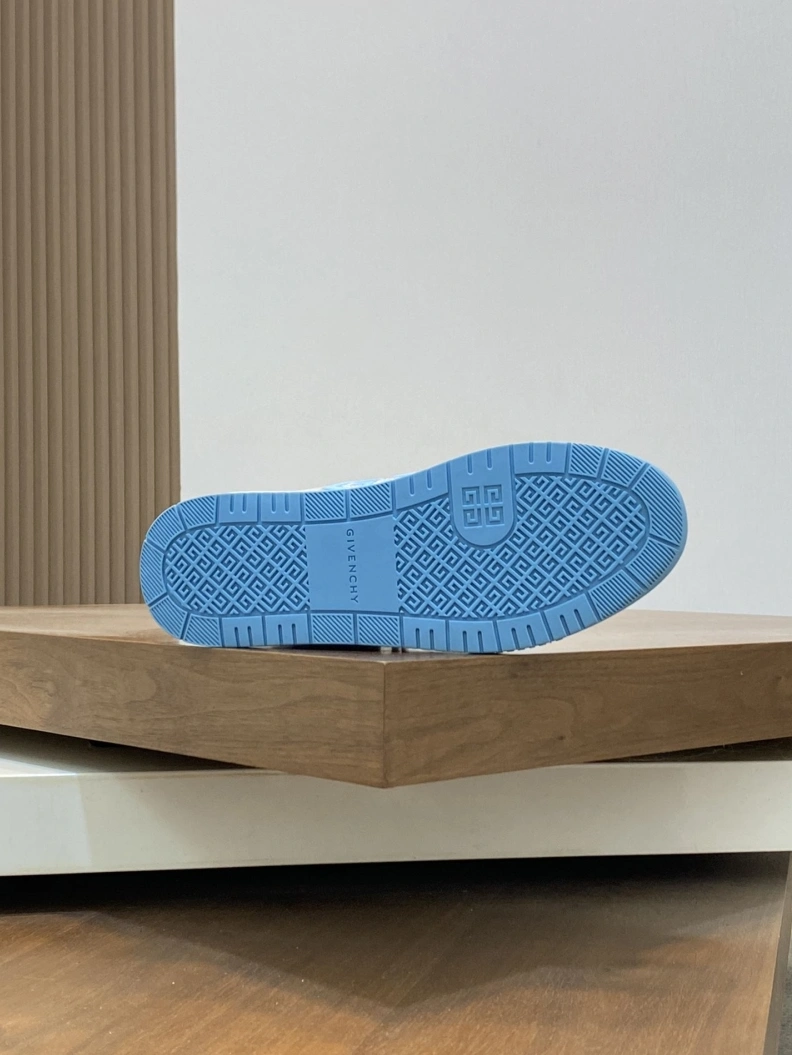 Gxvxnchy Sneakers Elegant 152348