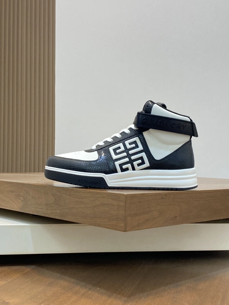 HighQuality Gxvxnchy Sneakers 152347