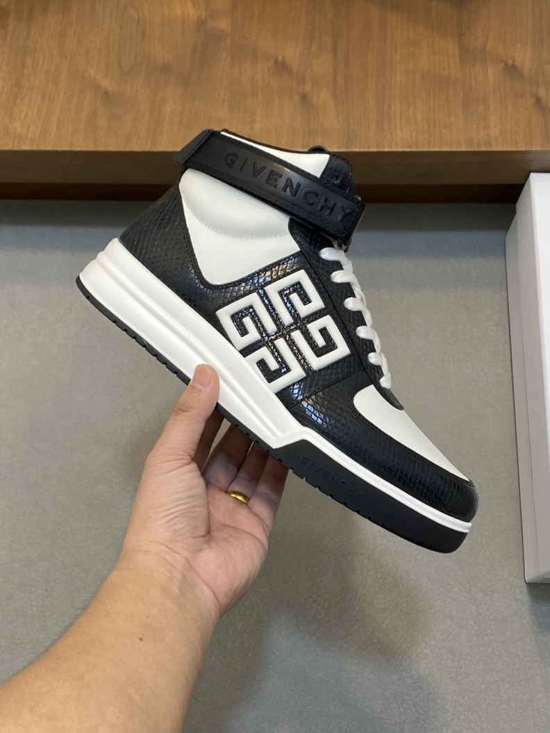 HighQuality Gxvxnchy Sneakers 152347