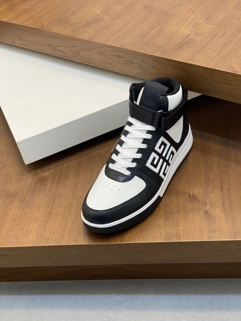 HighQuality Gxvxnchy Sneakers 152347
