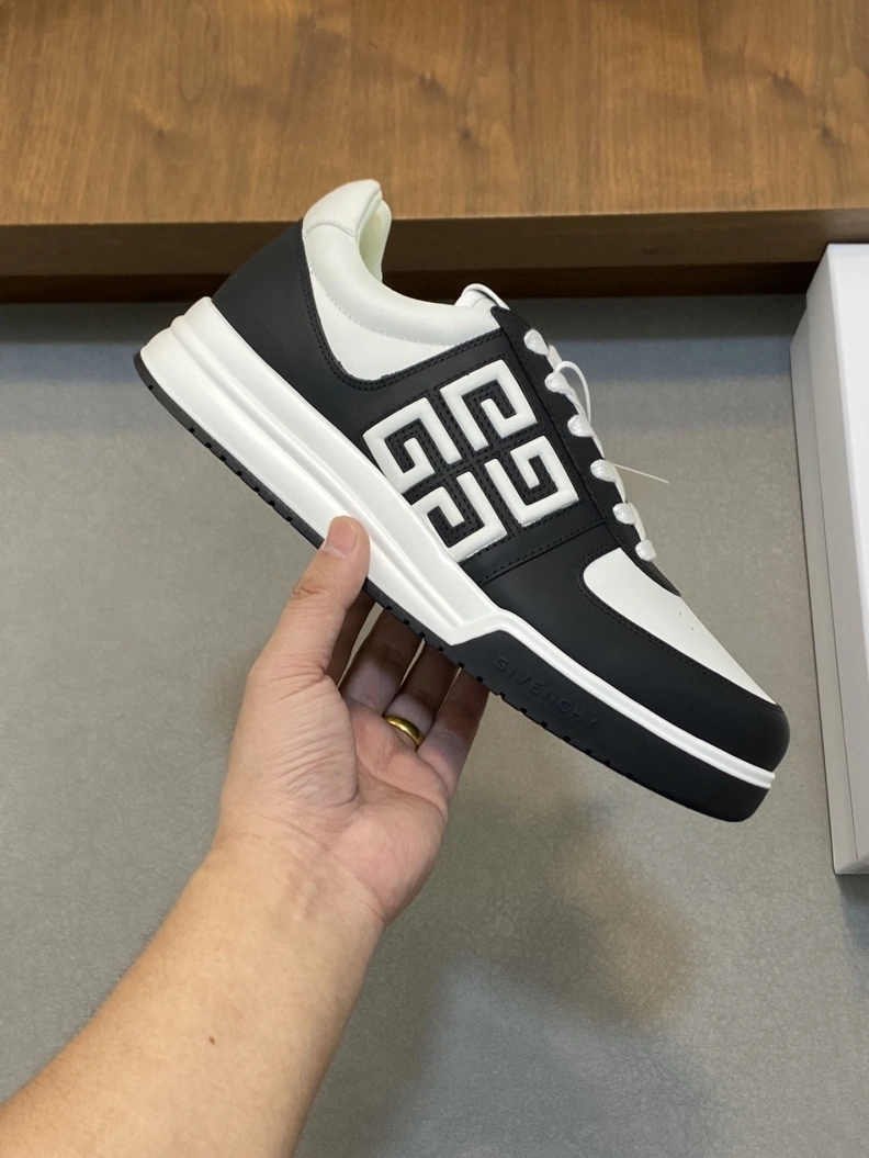 Gxvxnchy Sneakers EyeCatching 152341