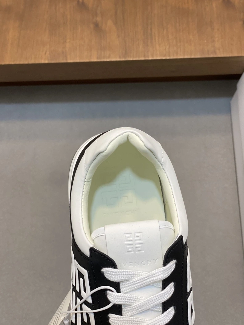 Gxvxnchy Sneakers EyeCatching 152341