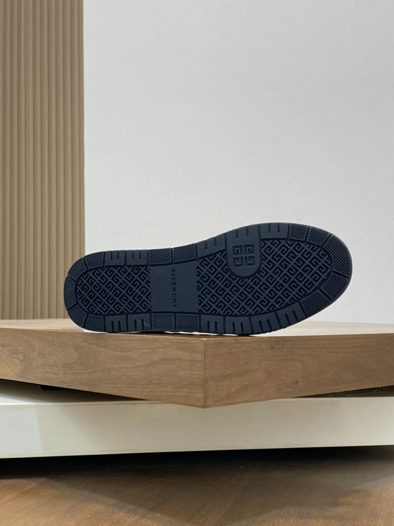 Gxvxnchy Sneakers EyeCatching 152341