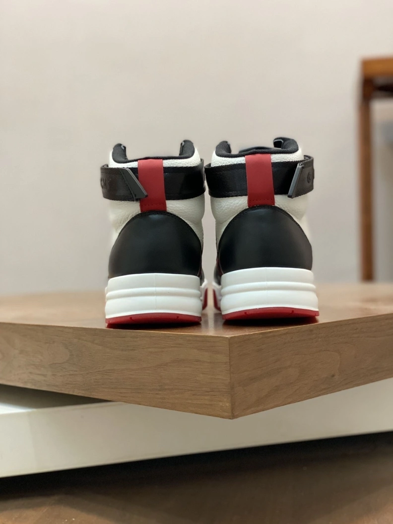 Gxvxnchy Sneakers Trendsetting 152342
