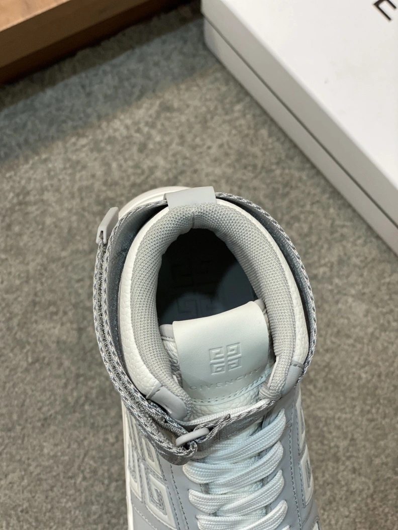 Gxvxnchy Sneakers Resilient 152345