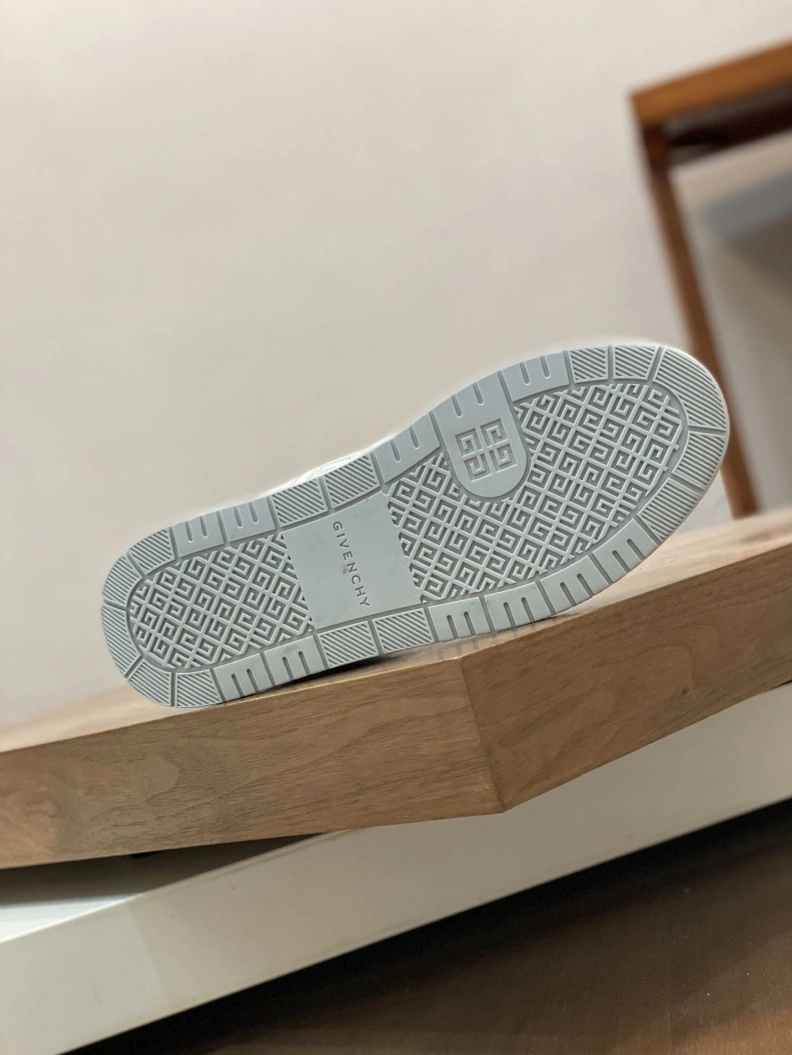 Gxvxnchy Sneakers Resilient 152345