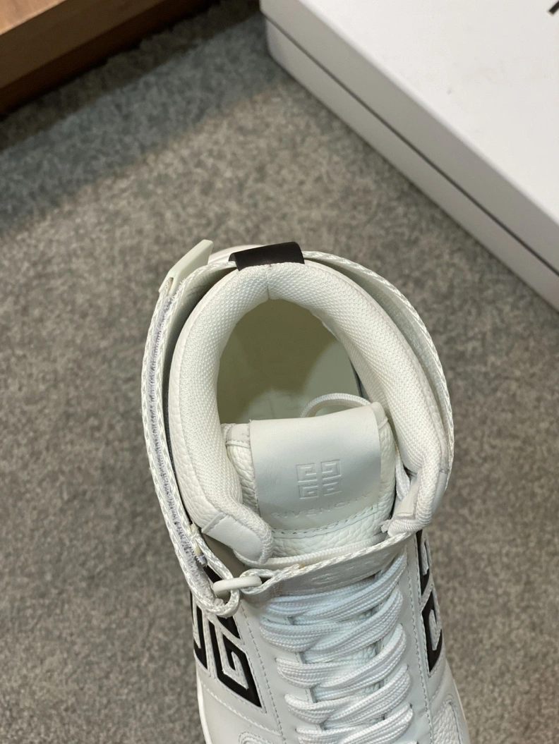 Breathable Gxvxnchy Sneakers 152328
