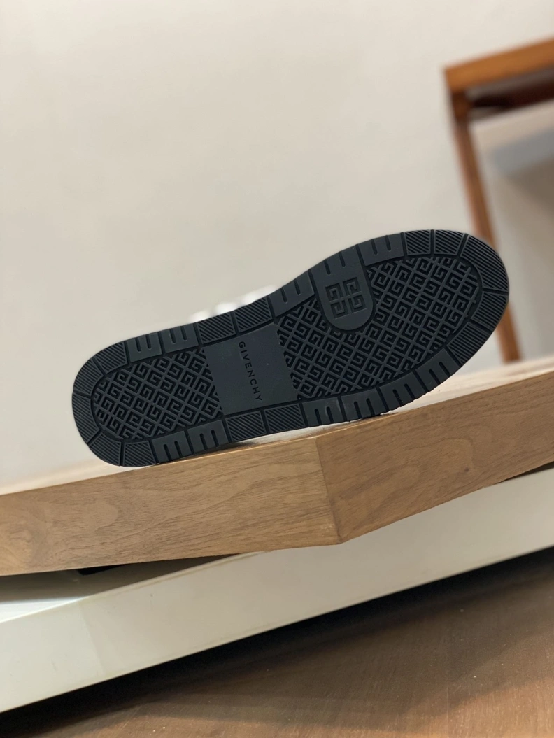Breathable Gxvxnchy Sneakers 152328