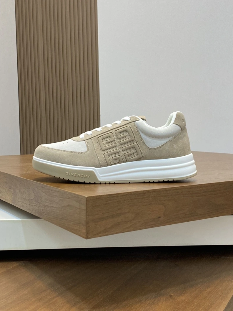 Gxvxnchy Sneakers Trendsetting 152337