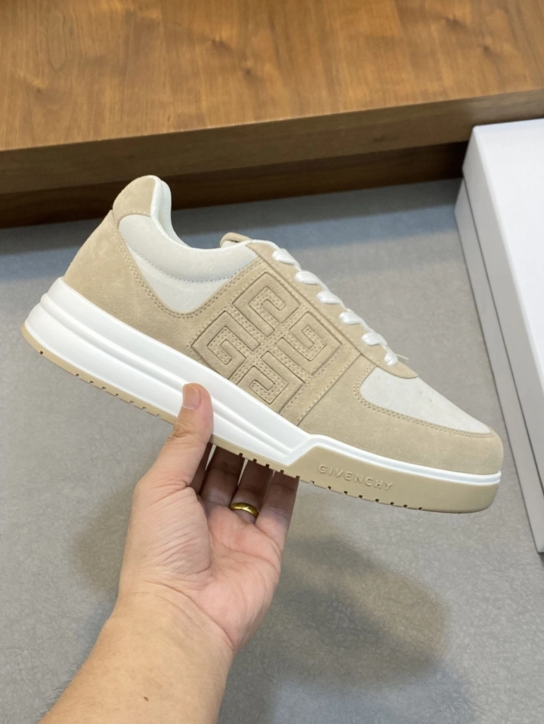 Gxvxnchy Sneakers Trendsetting 152337