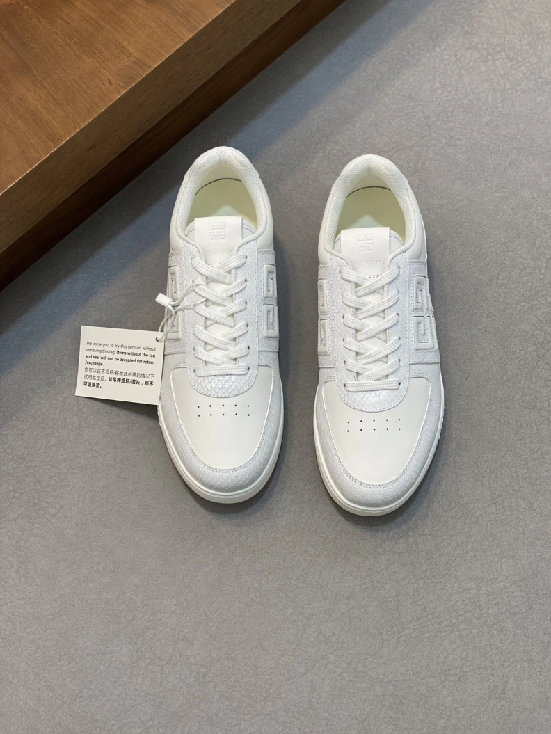 Compact Gxvxnchy Sneakers 152324