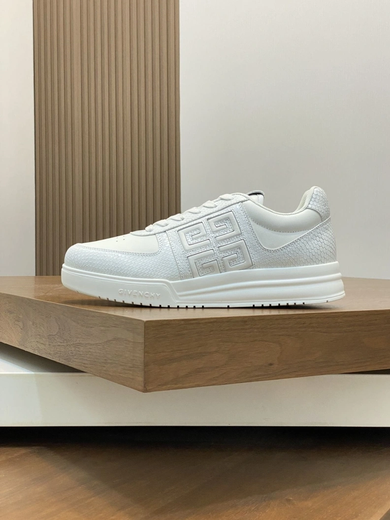 Compact Gxvxnchy Sneakers 152324