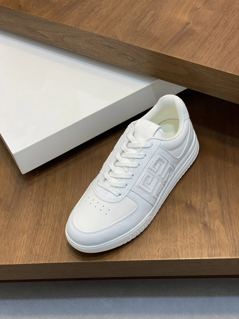 Compact Gxvxnchy Sneakers 152324