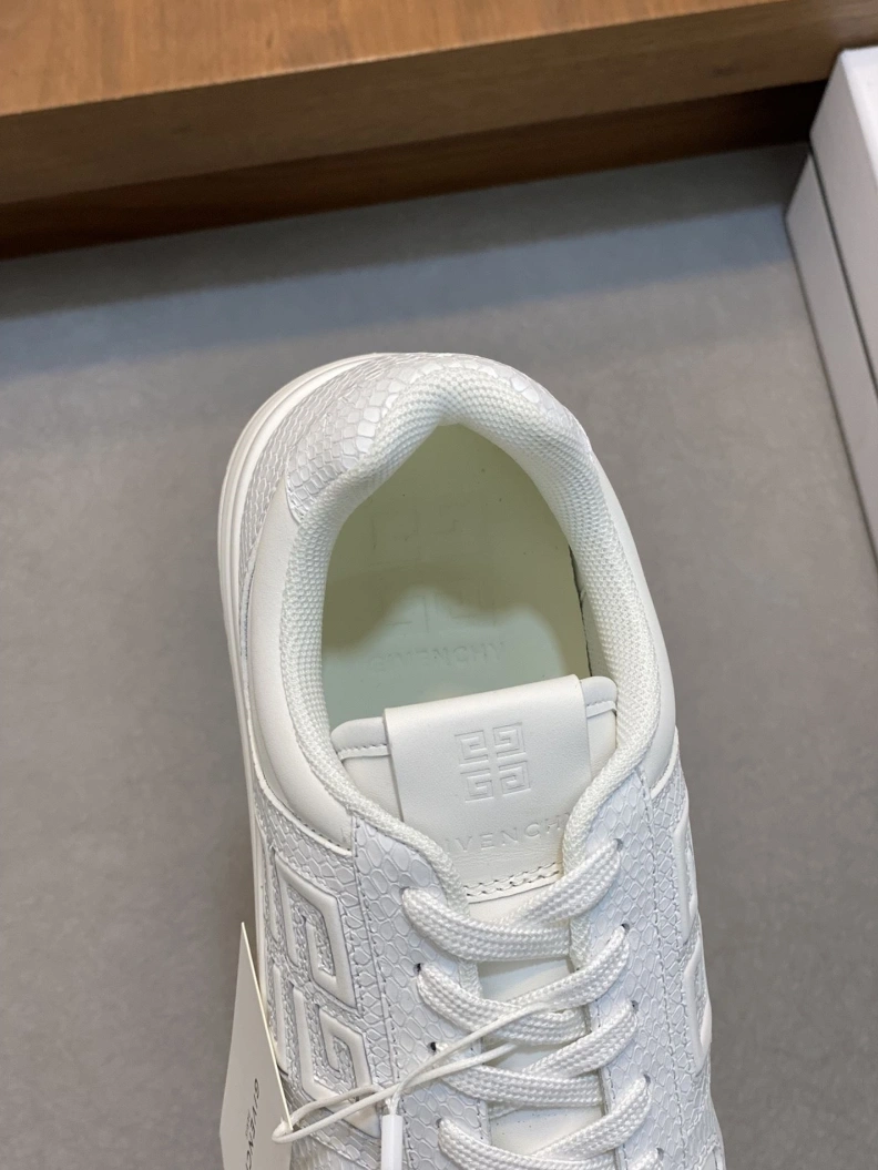 Compact Gxvxnchy Sneakers 152324