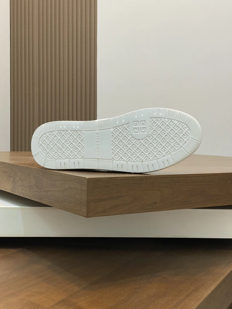 Compact Gxvxnchy Sneakers 152324