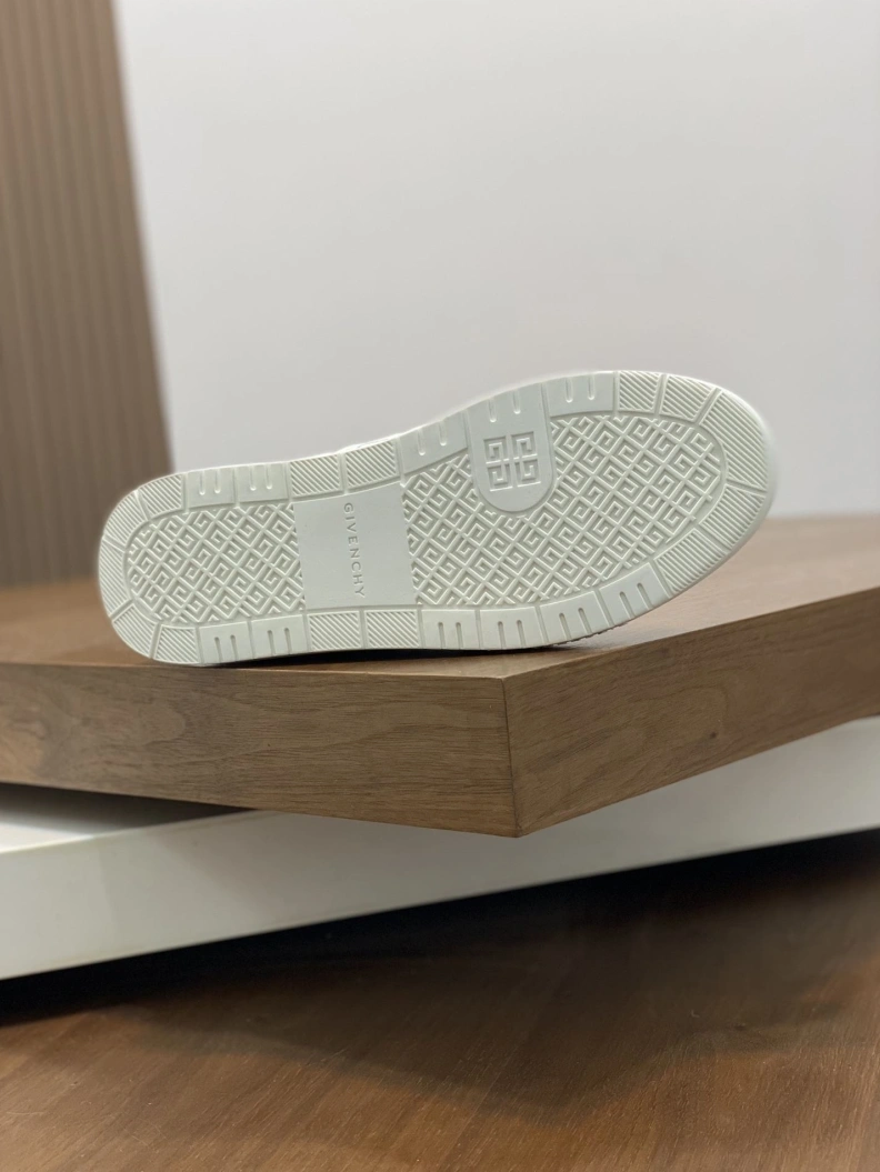 Gxvxnchy Sneakers ModernLook 152330