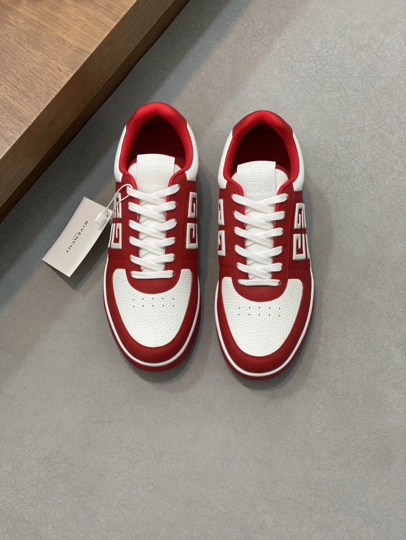 Trendsetting Gxvxnchy Sneakers 152333