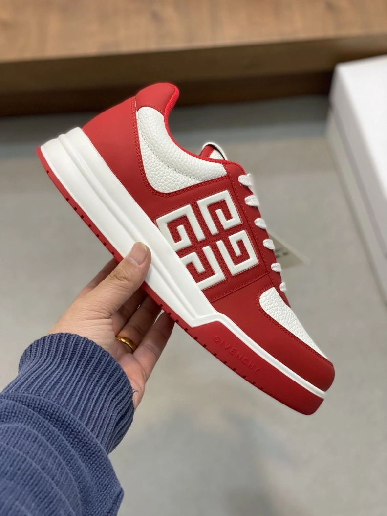 Trendsetting Gxvxnchy Sneakers 152333